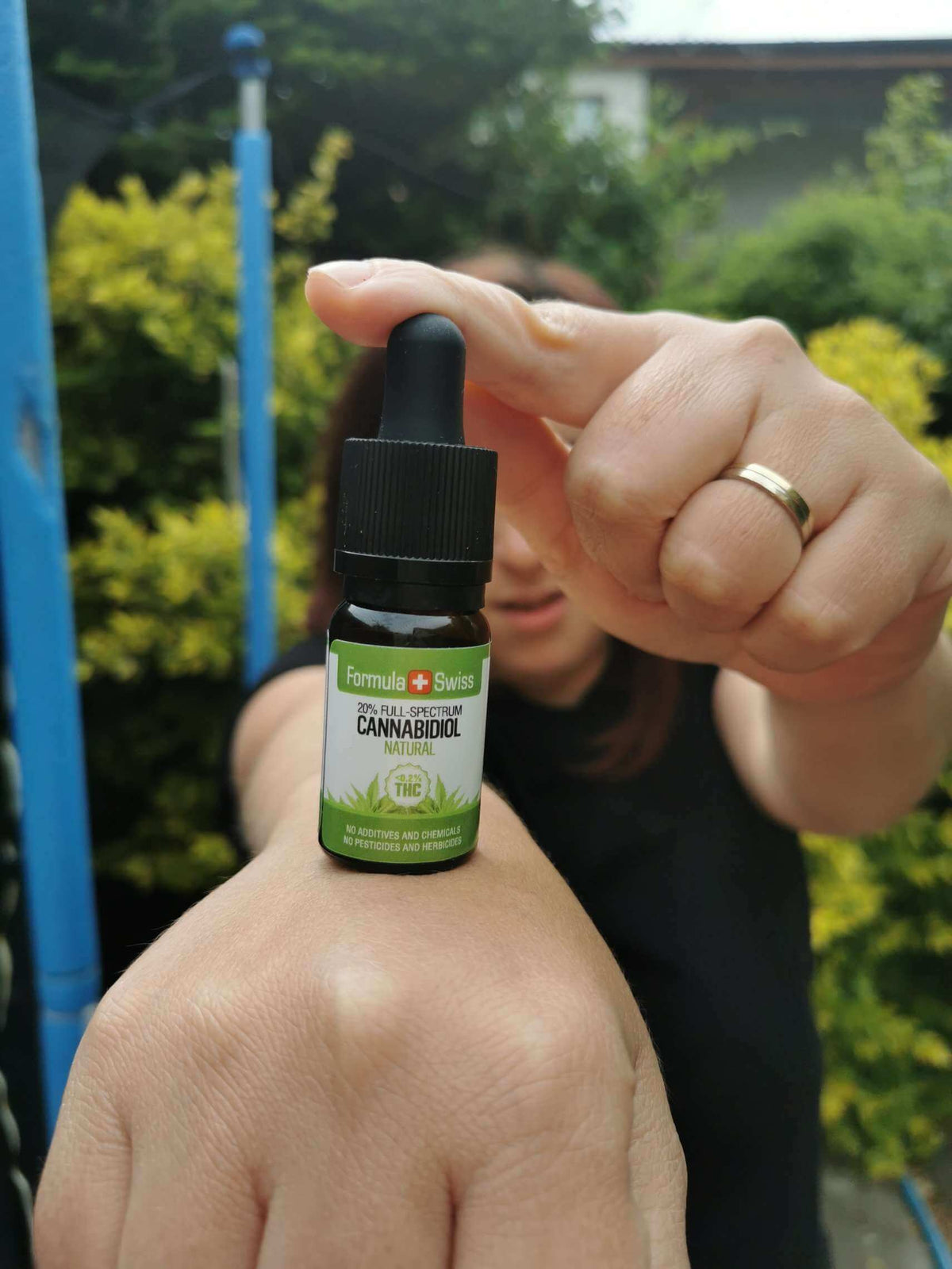 CBD olje Formula Swiss v olju MCT – naravno